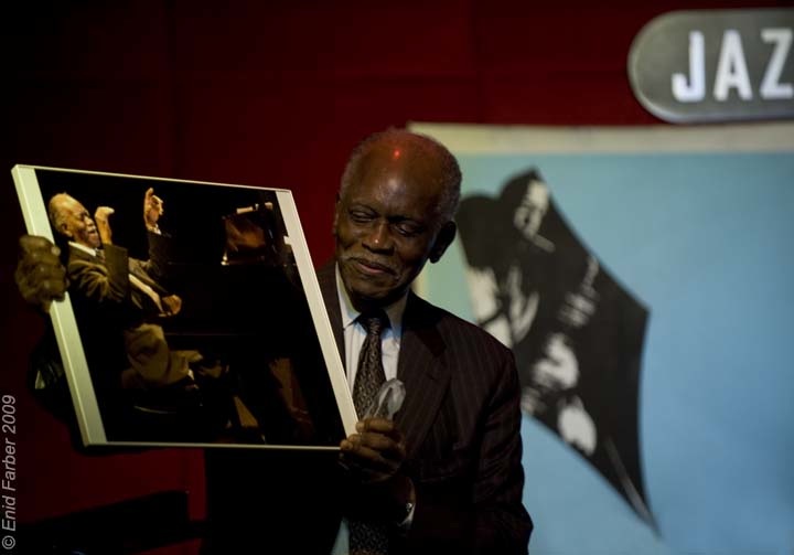 Hank Jones with his (Kris King's) photo enid 09.jpg